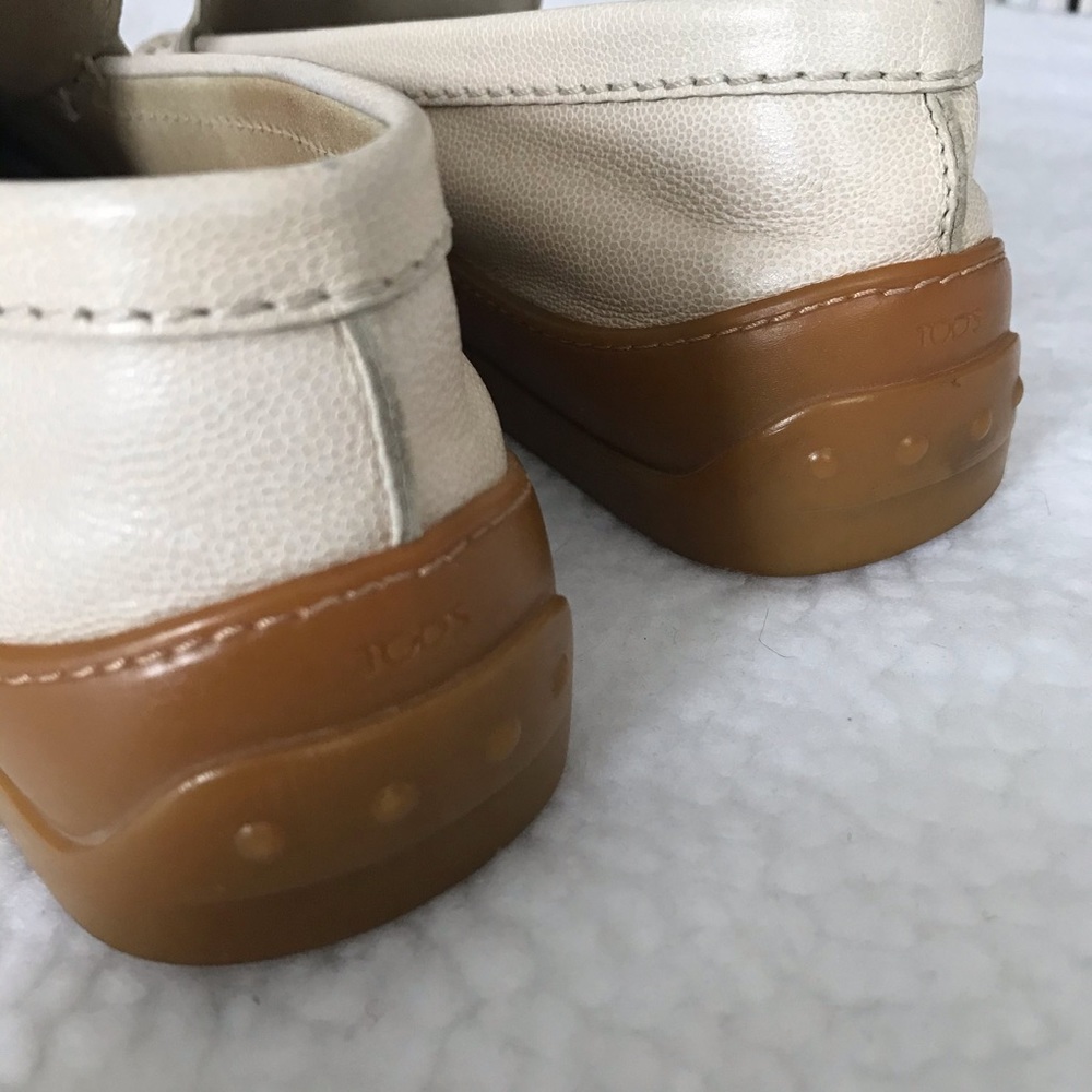 Tod’s Cream Leather Driving Loafers - Picture 9 of 14